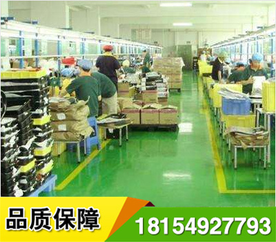 車間倉庫、劃線施工不用噴涂機(jī)械,熱熔機(jī)械,地面涂膠后直接粘貼,立即可以通車,野外施工簡便,經(jīng)久耐用,標(biāo)線邊緣整齊,作圖剪字方便,長期使用之平均造價低于所有標(biāo)線漆價格.高速路一